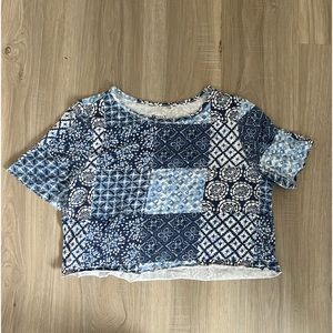 Koret blue patterned cropped short sleeve shirt